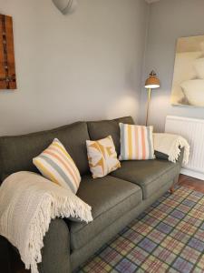 The Wee House -Coorie Doon Stays