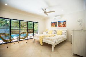 Six Beachside With Tropical Heated Pool