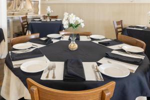 Historic Island Hotel