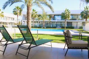 Two Bedroom Apartment in Mar de Cristal with Communal Pool