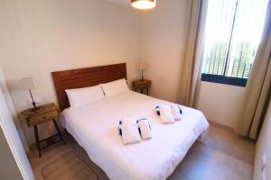 Two Bedroom Apartment in Mar de Cristal with Communal Pool