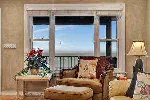 Stones Throw Beachfront Premier Suite #4 VIEWS