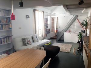 Charming 2-bedroom duplex Bastille