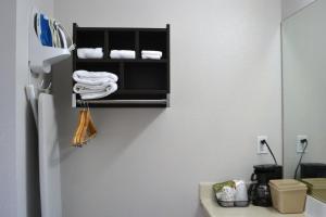 Queen Room with Two Queen Beds - Non-Smoking room in Americas Best Value Inn & Suites-Chattanooga