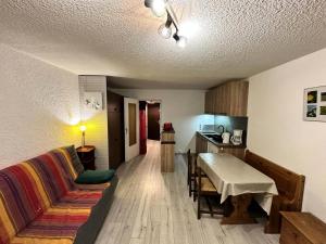 Résidence Les Quatres Saisons - Appartement à lentrée du Village de Corrençon, départ des navettes gratuites au pied de la résidence MAE-4004