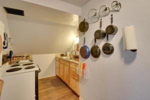 2 Mi to Fort Sill Studio with Home Gym in Lawton