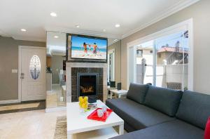 Multi-Level 2BR-Fast WiFI-Free Parking -CM-1