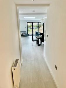 beautiful 3 bedroom apartment in cambridge sleeps 7