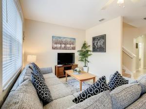 Spacious Regal Oaks Townhome by Disney