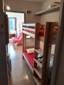 Appartements Residence Le Grand Adret - Studio cabine MAE-2364 : photos des chambres