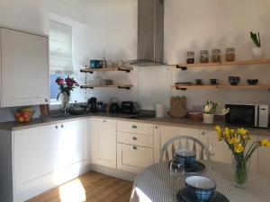 River Retreat - Riverside Apartment in Inverness City Centre