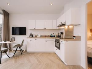 Suite 55, Free parking