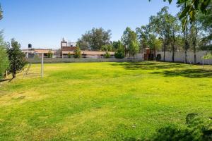 La Herencia country house with pool, terrace and green areas