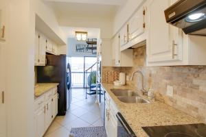 Million-Dollar Views Condo on Lake Hamilton!