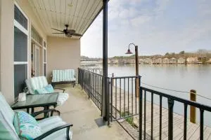 Luxe Waterfront Condo on Lake Hamilton with Balcony! - Red Oak