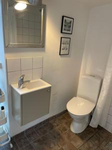 Charmerende byhus i Præstø centrum