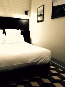 Hotels Hotel des Carmes : photos des chambres