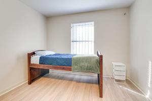 4 Mi to NRG Stadium Spacious Houston Townhome!