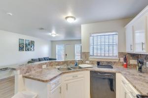 4 Mi to NRG Stadium Spacious Houston Townhome!