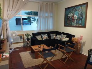 Apê Retrô com Wi-Fi e Vaga - 350 m da Praia da Enseada