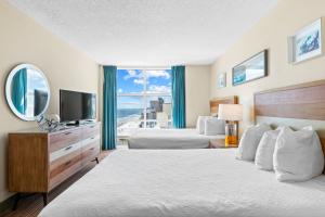 Three-Bedroom Suite - Ocean Front room in Seaside Resort