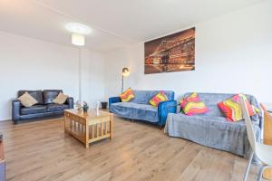 Luxury 2 Bedroom Apartment with Free Parking Opposite Queen Elizabeth Hospital