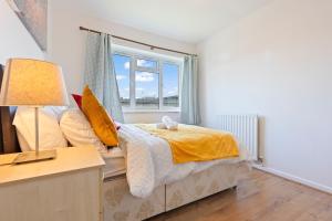 Luxury 2 Bedroom Apartment with Free Parking Opposite Queen Elizabeth Hospital