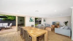 Ferry Breeze Ettalong Beach - Pretty Beach