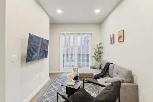 Chic 1BD Loft Near Sundance Square with Pool & Gym - Forest Hill