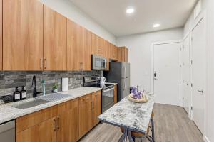 Chic 1BD Loft Near Sundance Square with Pool & Gym