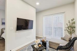 Chic 1BD Loft Near Sundance Square with Pool & Gym