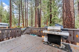 Kings Beach Cabin Private Hot Tub, Near Lake & Ski