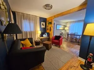 2-Bedroom House with free parking - Brampton