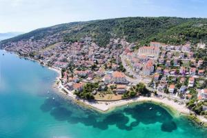 Apartments with parking space Mastrinka, Ciovo - 23789