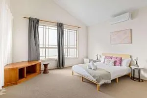 Ensuite Double Room - Prime Location in Bexley - Narwee