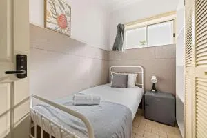 Single Room - Ideally Located at Bexley - Shared Bathroom - Taren Point