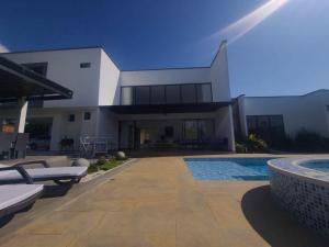 Hermosa Casa de Lujo en LAGO CALIMA