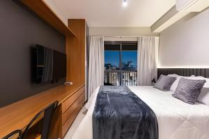 BHaus Setin Nova Republica - Studio 30m2 com Varanda - Cama Queen - Vista Incrível da Praça e Skyline 16o andar - Academia - Piscina - Lavanderia - Coworking - Portaria 24h - Em frente ao metrô - SR8