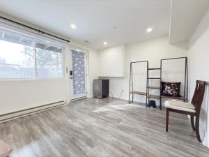 Cozy room with private bath near Don Mills Subway