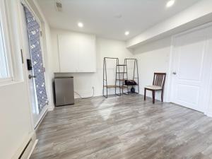 Cozy room with private bath near Don Mills Subway