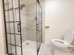 Cozy room with private bath near Don Mills Subway