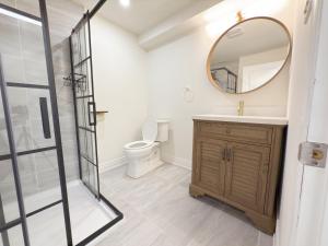 Cozy room with private bath near Don Mills Subway