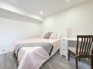 Cozy room with private bath near Don Mills Subway