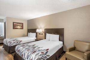  Deluxe Room with Two Double Beds Smoke Free room in Red Roof Inn Danville PA