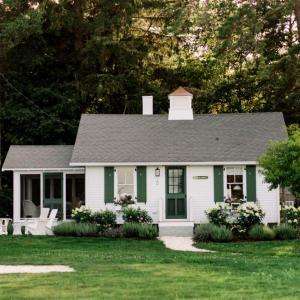 Two Bedroom Cottage King & Twins room in The Dunes on the Waterfront