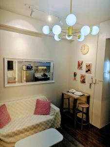 Charming Comfort 1BR at Air Residences Makati with wifi & netflix