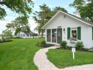 Two -Bedroom Waterview King & Twins room in The Dunes on the Waterfront