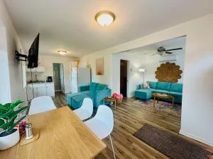 Terrific lake view On the shoreline - Roach