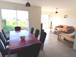 Maisons de vacances Maison Familiale Vue Mer a Saint-Gildas-de-Rhuys - FR-1-639-132 : photos des chambres