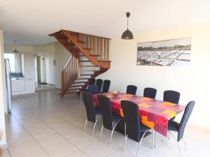 Maisons de vacances Maison Familiale Vue Mer a Saint-Gildas-de-Rhuys - FR-1-639-132 : photos des chambres